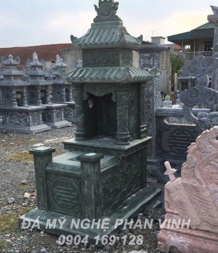 Mộ đá hai mái chất liệu đá xanh rêu cao cấp