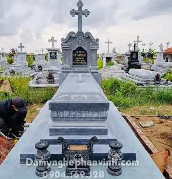 Mộ đá Công giáo miền Bắc