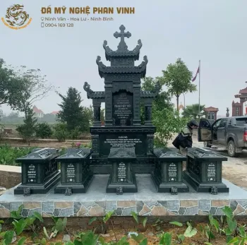 Mộ đá công giáo Ninh Bình chế tác từ đá xanh rêu cao cấp