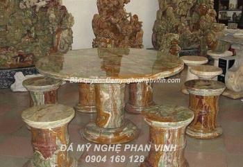 Bàn ghế đá
